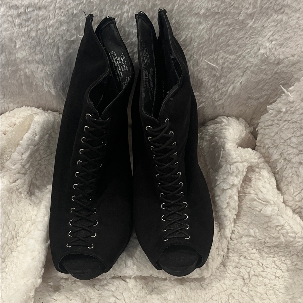 Rock & Republic Mitchell Black Bootie Heels 10